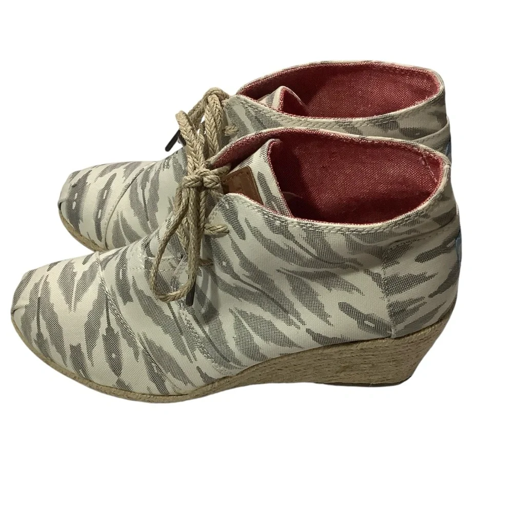 Tom’s Rattan Lace Up Wedge White Grey